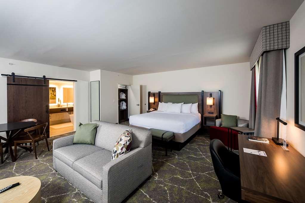 Hampton Inn & Suites Dobson Номер фото