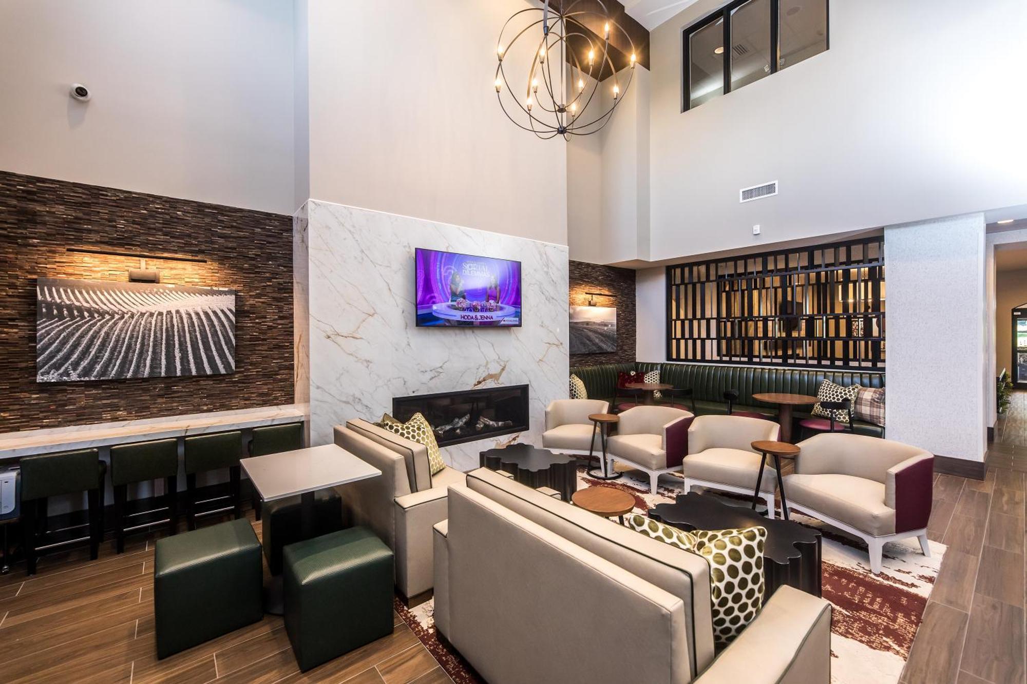 Hampton Inn & Suites Dobson Экстерьер фото